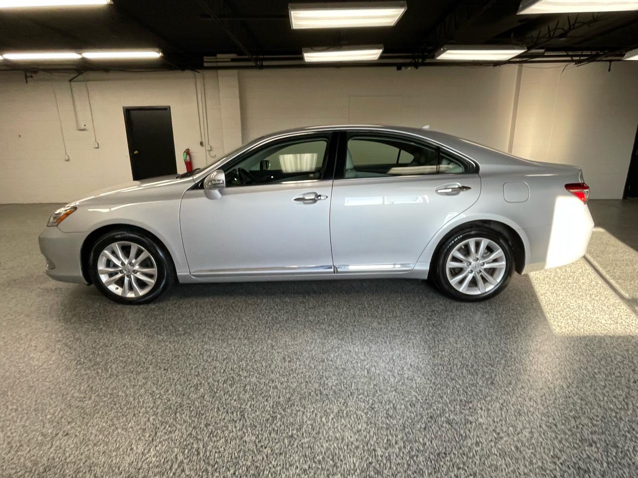 Lexus ES 350 Sedan 2011