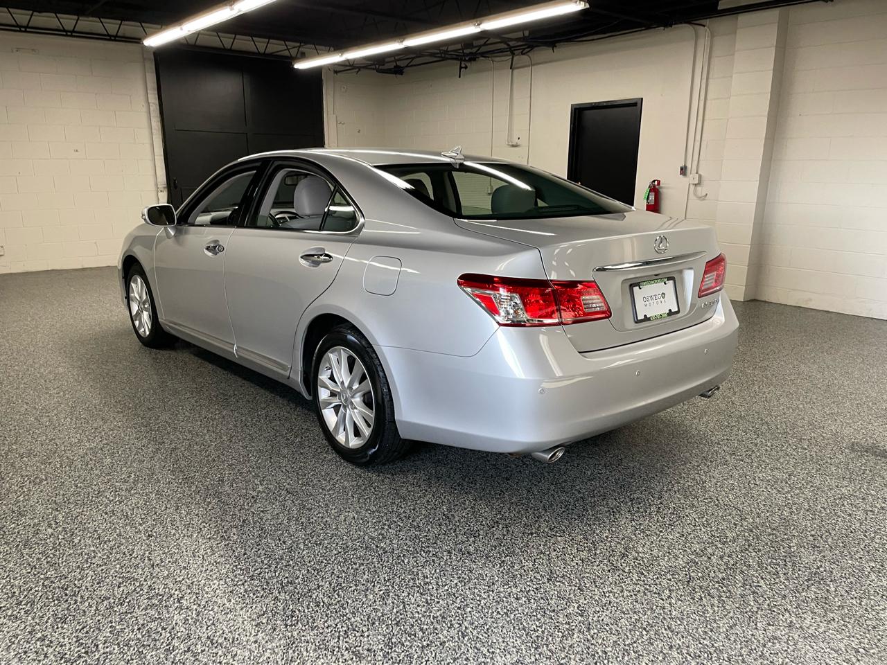 Lexus ES 350 Sedan 2011