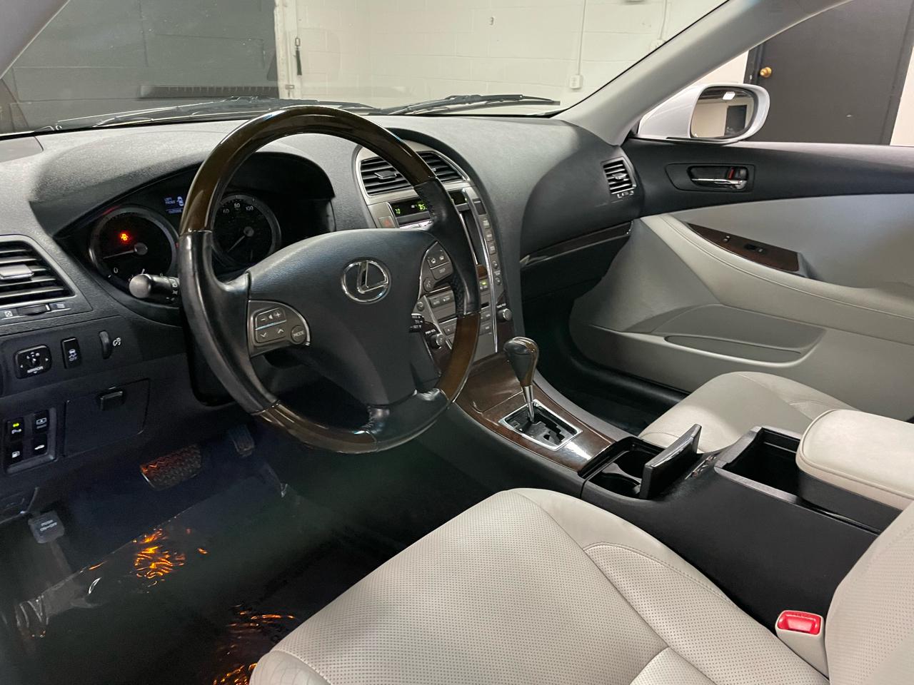 Lexus ES 350 Sedan 2011