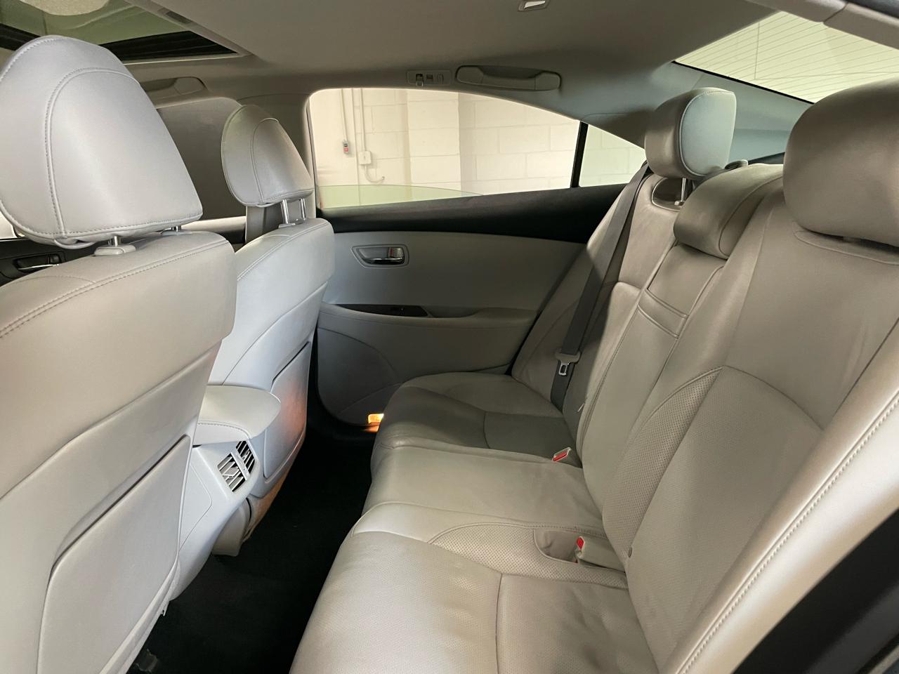 Lexus ES 350 Sedan 2011