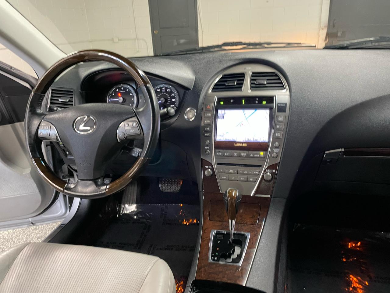 Lexus ES 350 Sedan 2011