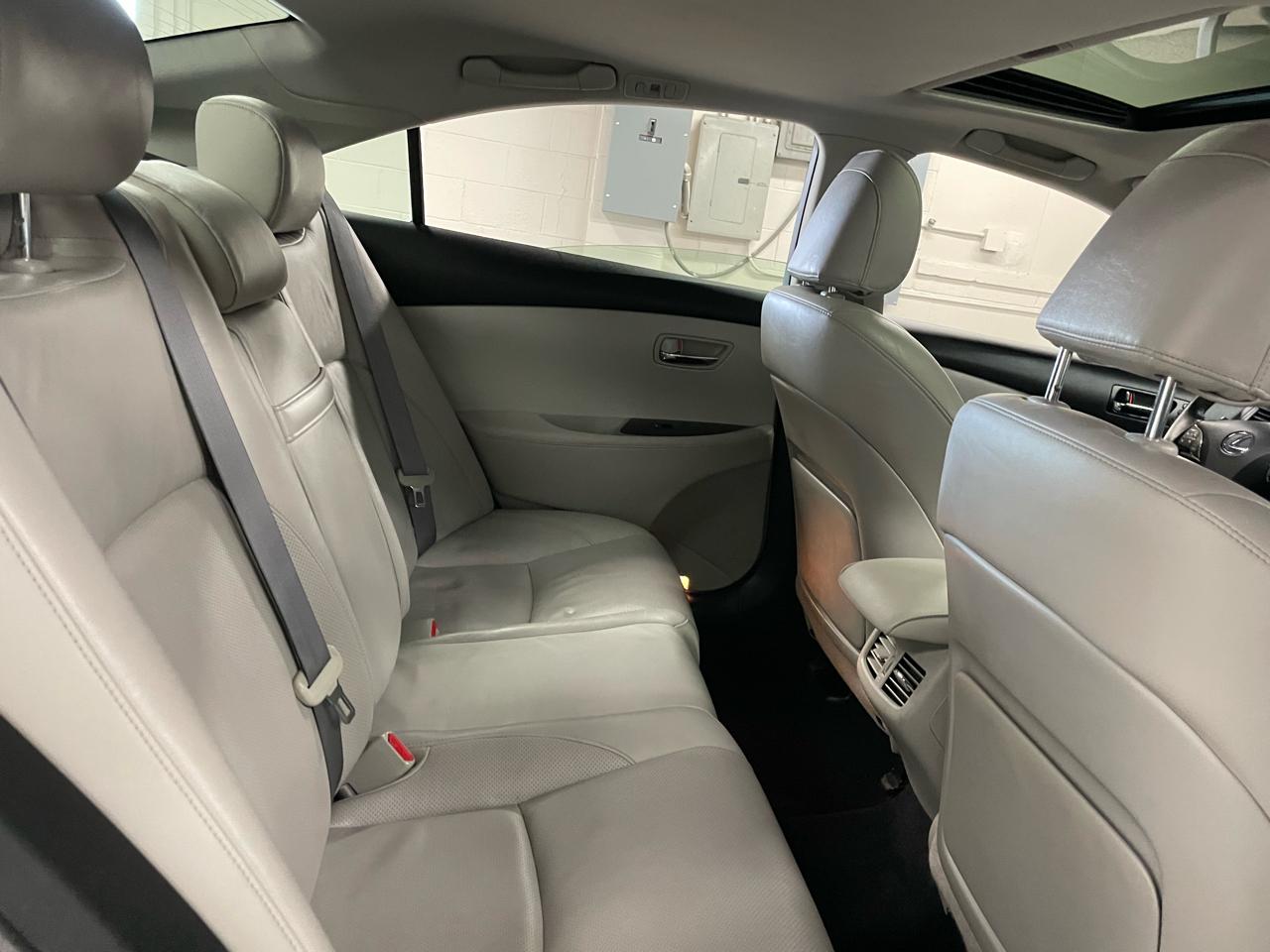 Lexus ES 350 Sedan 2011