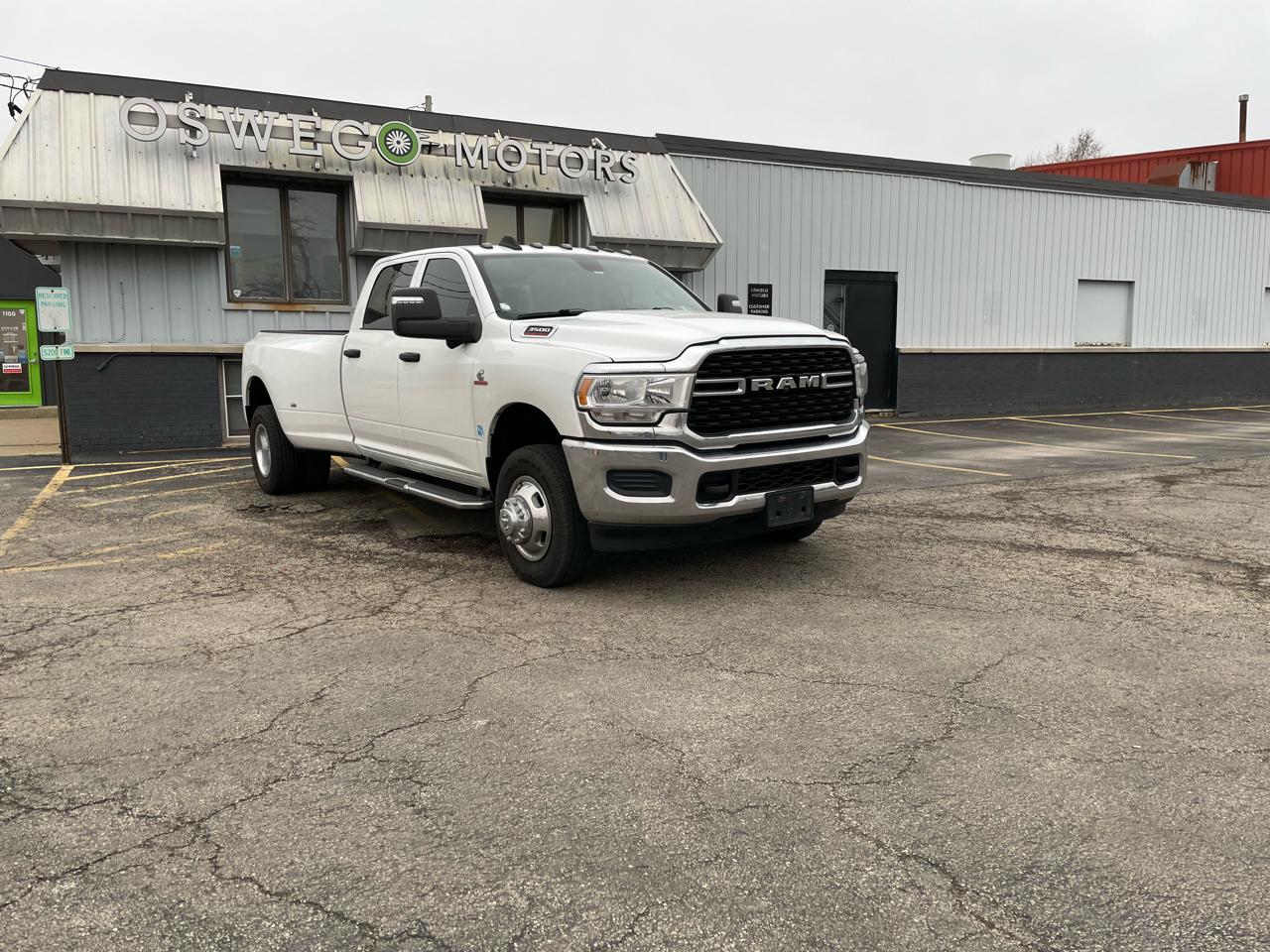RAM 3500 Tradesman Crew Cab 4WD DRW 2024