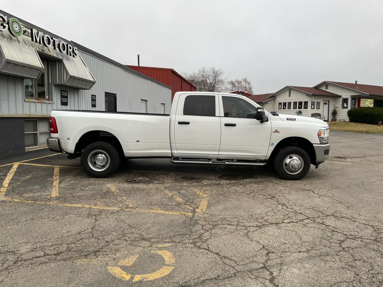 RAM 3500 Tradesman Crew Cab 4WD DRW 2024