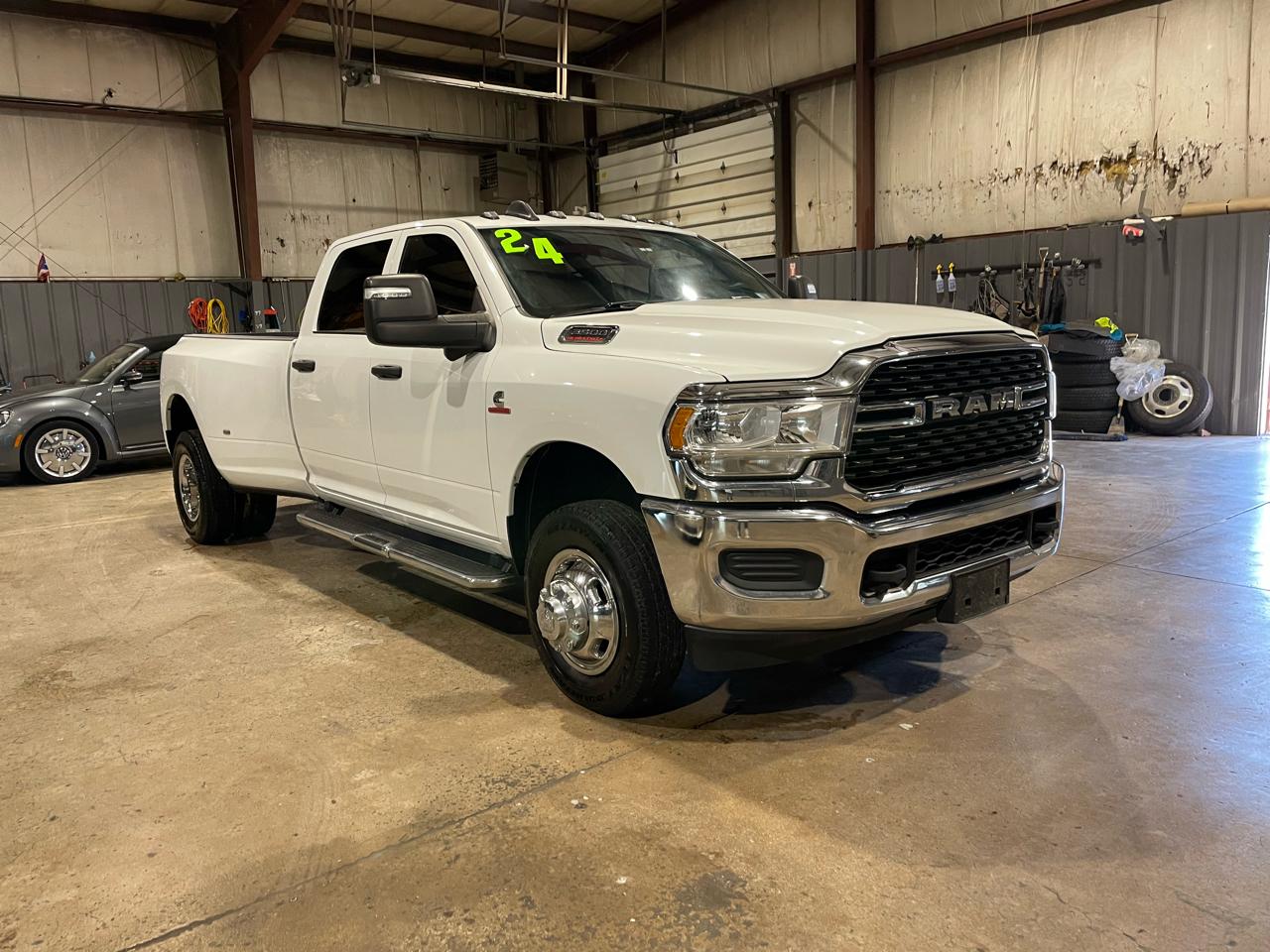 RAM 3500 Tradesman Crew Cab 4WD DRW 2024