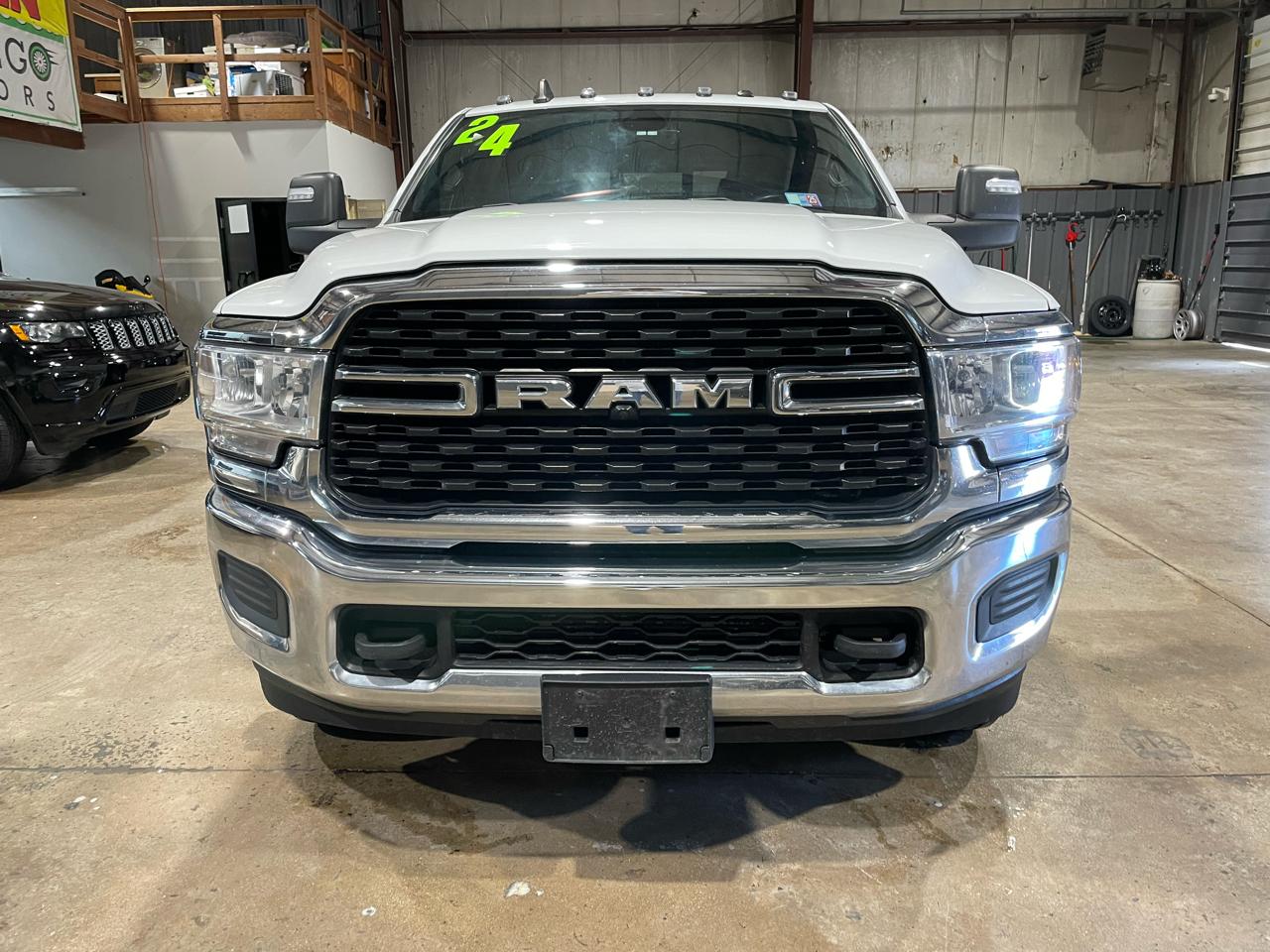RAM 3500 Tradesman Crew Cab 4WD DRW 2024