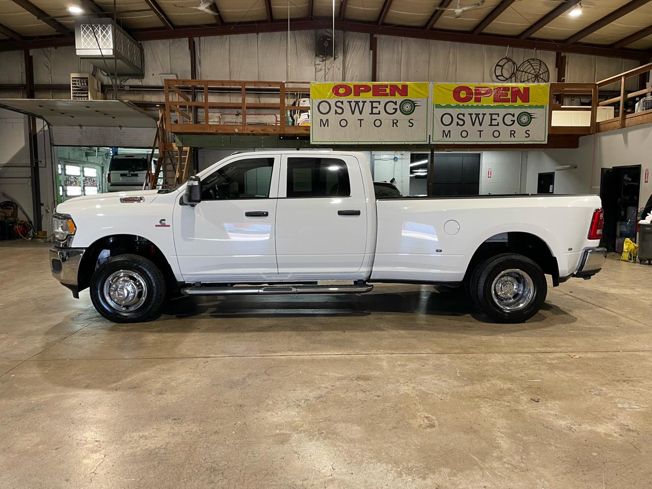 RAM 3500 Tradesman Crew Cab 4WD DRW 2024