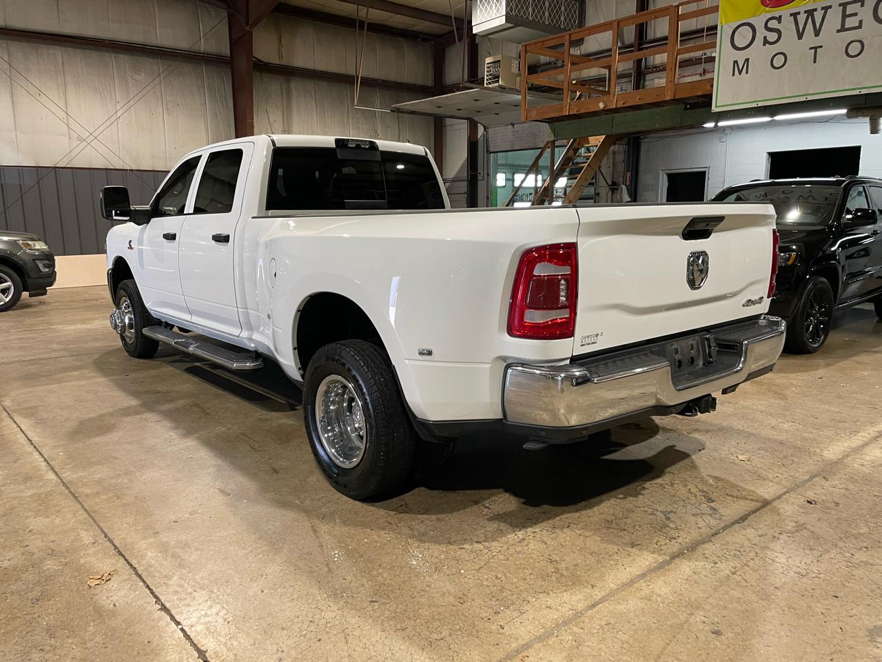 RAM 3500 Tradesman Crew Cab 4WD DRW 2024