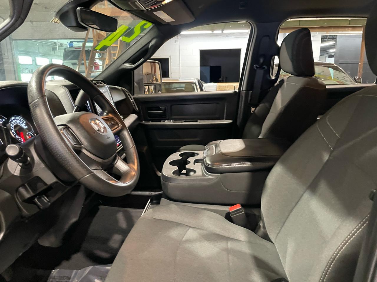 RAM 3500 Tradesman Crew Cab 4WD DRW 2024