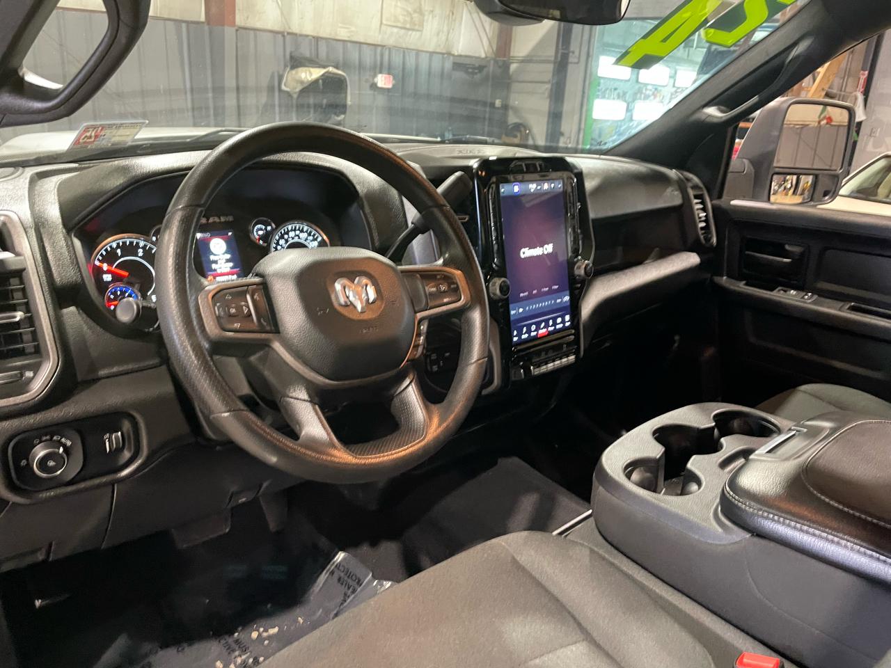 RAM 3500 Tradesman Crew Cab 4WD DRW 2024