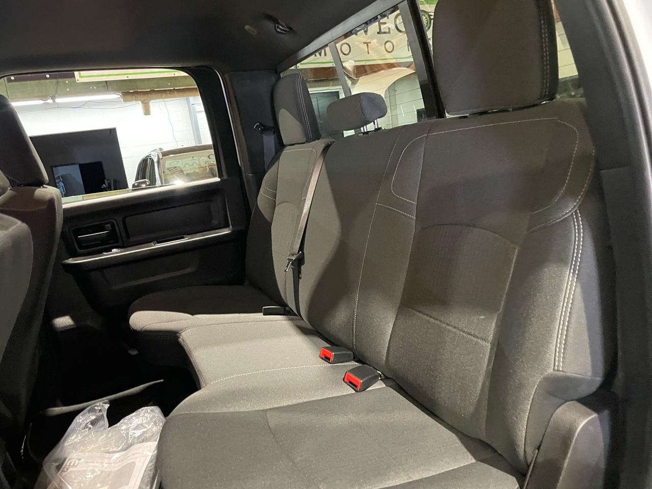 RAM 3500 Tradesman Crew Cab 4WD DRW 2024