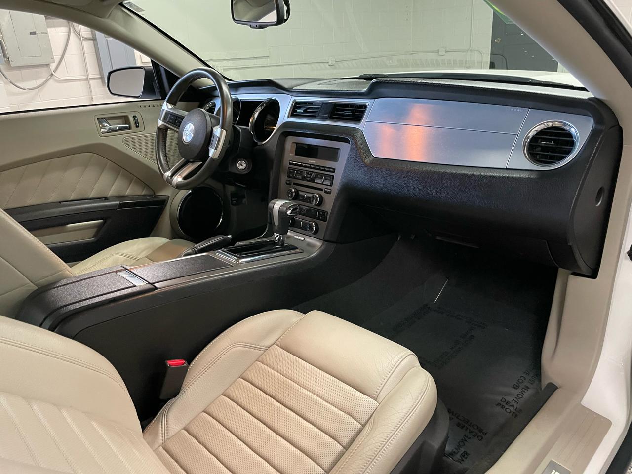 Ford Mustang V6 Coupe 2010