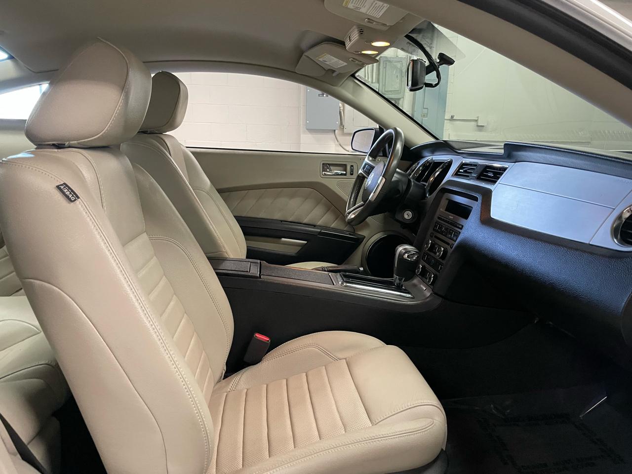 Ford Mustang V6 Coupe 2010