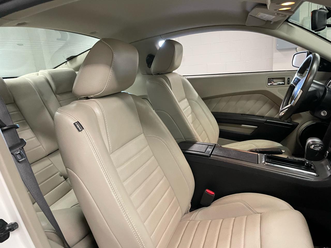 Ford Mustang V6 Coupe 2010