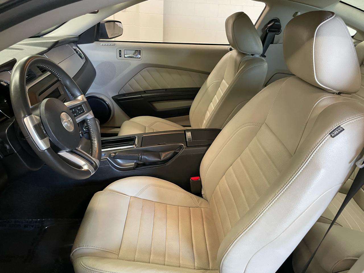 Ford Mustang V6 Coupe 2010