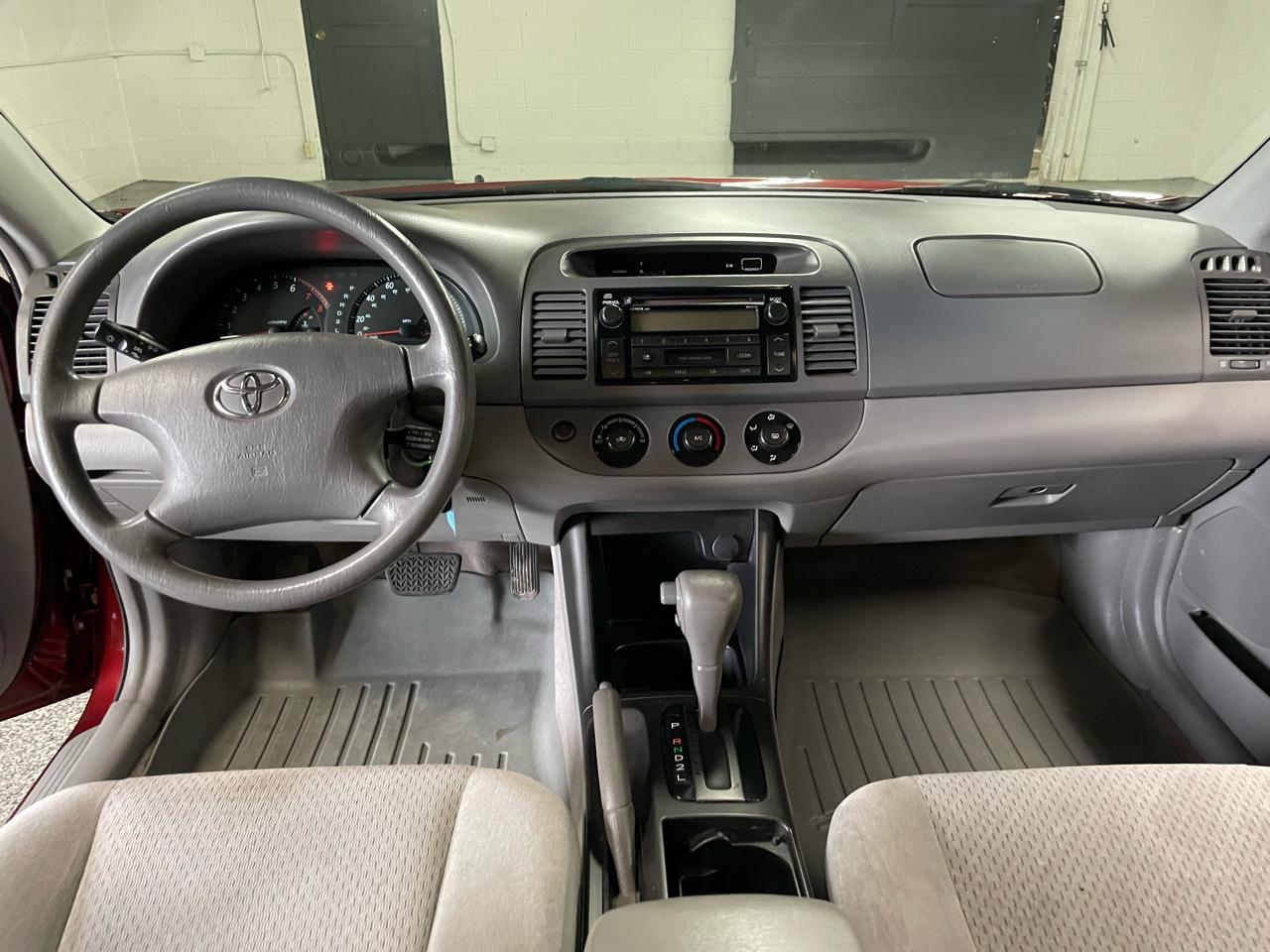 Toyota Camry 4dr Sdn LE Auto 2004