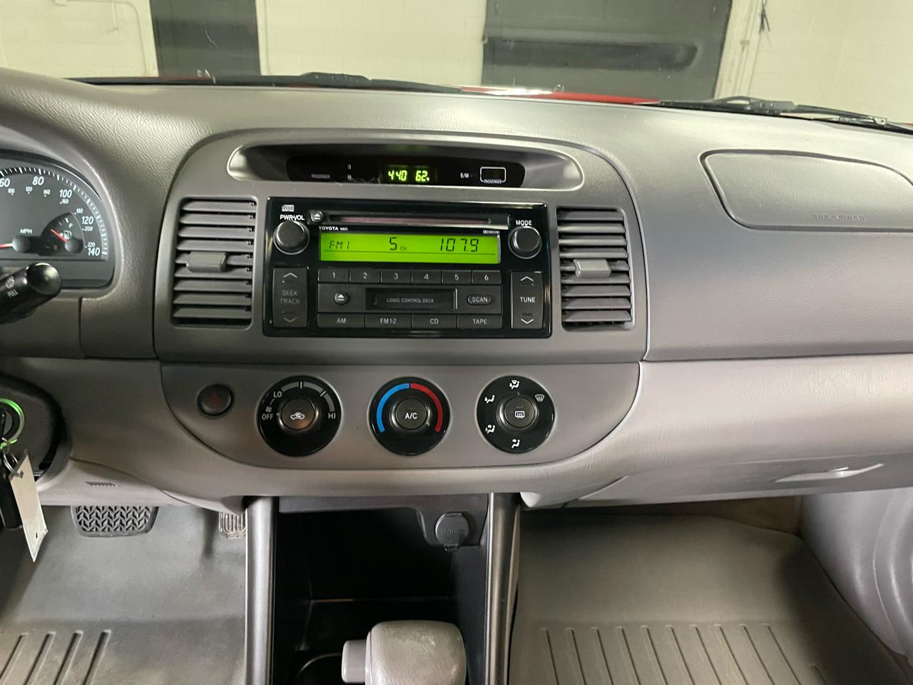 Toyota Camry 4dr Sdn LE Auto 2004