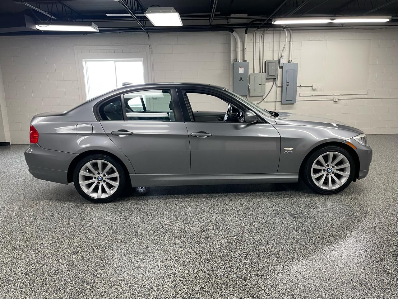 BMW 3-Series 328i xDrive 2011