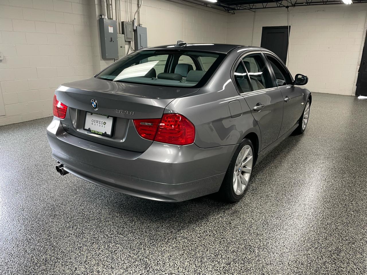 BMW 3-Series 328i xDrive 2011