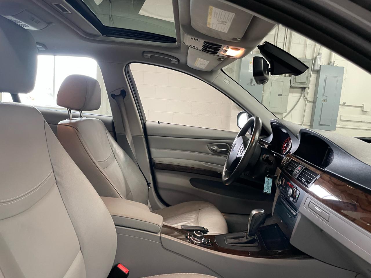 BMW 3-Series 328i xDrive 2011