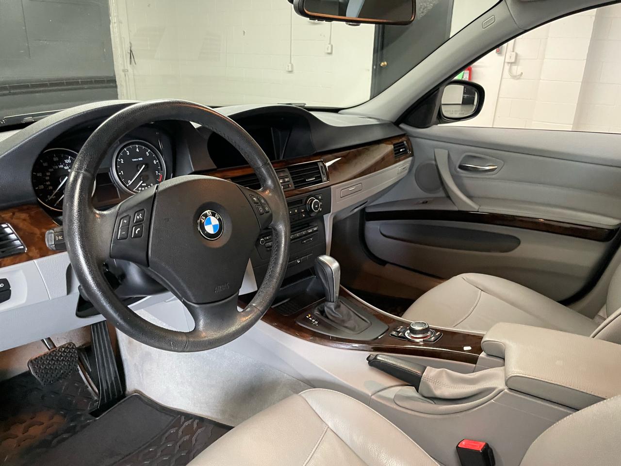 BMW 3-Series 328i xDrive 2011