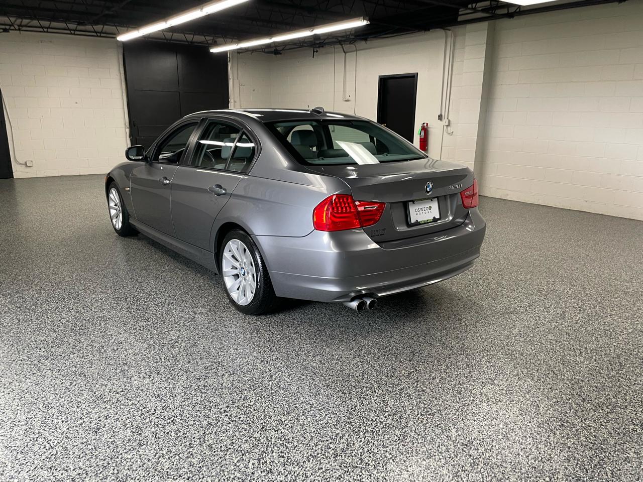 BMW 3-Series 328i xDrive 2011