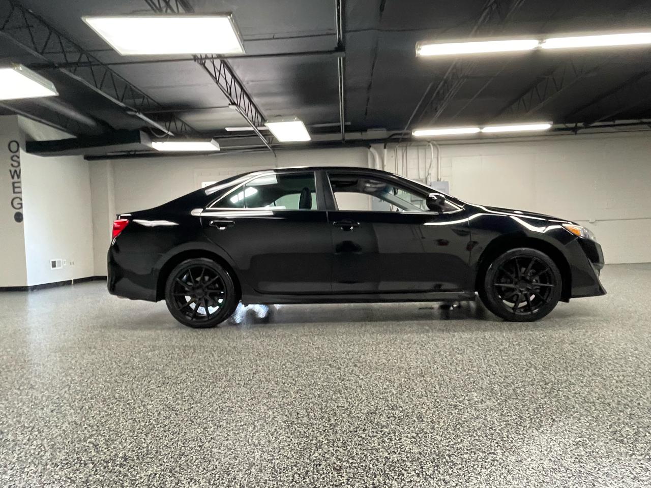 Toyota Camry SE V6 2013