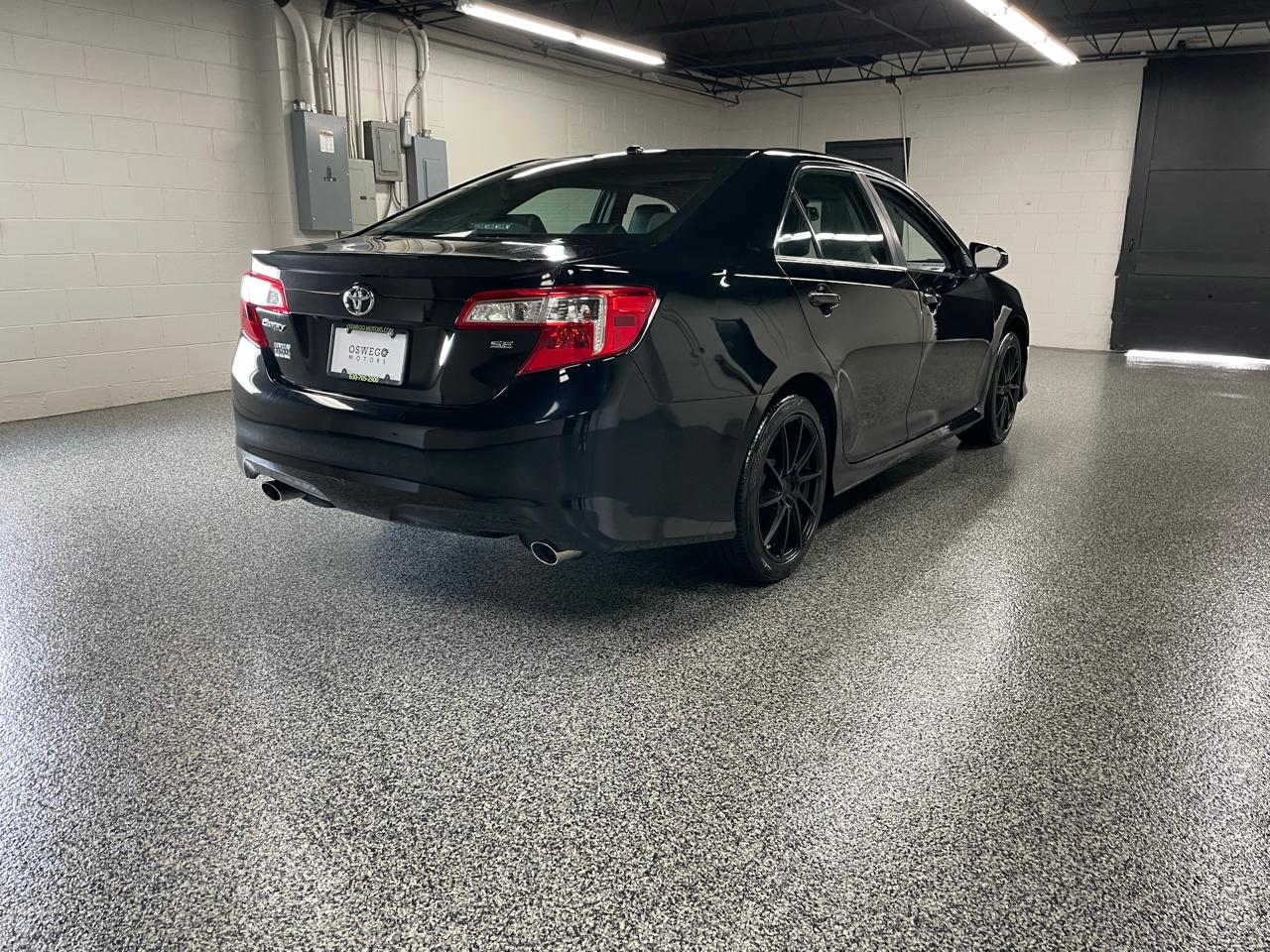 Toyota Camry SE V6 2013