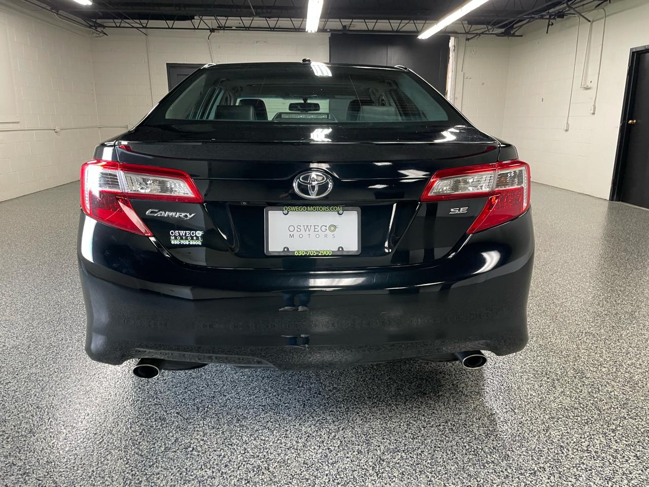 Toyota Camry SE V6 2013