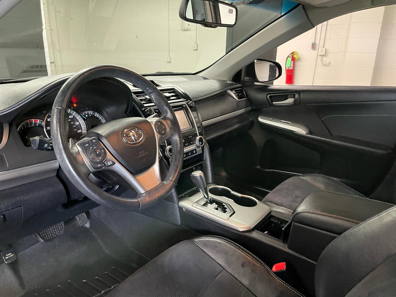 Toyota Camry SE V6 2013