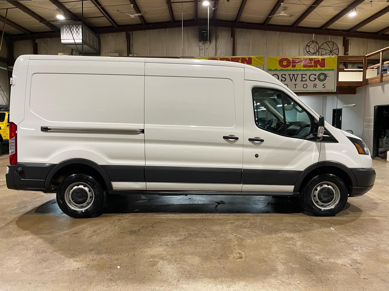 Ford Transit 250 Van Med. Roof w/Sliding Pass. 148-in. WB 2018