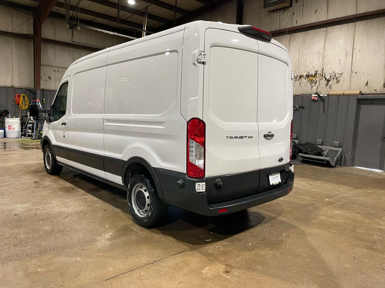 Ford Transit 250 Van Med. Roof w/Sliding Pass. 148-in. WB 2018