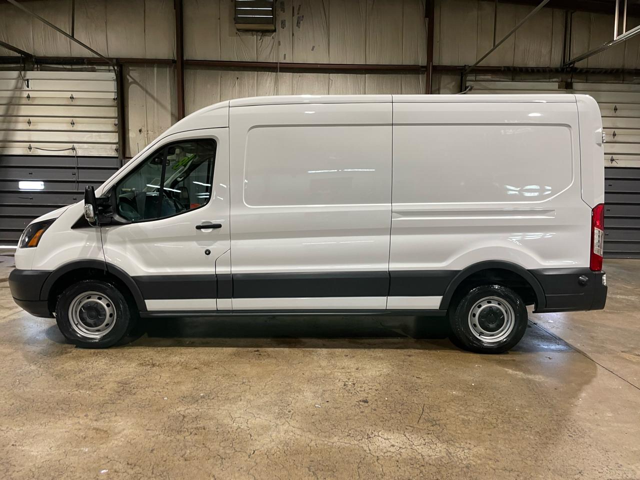 Ford Transit 250 Van Med. Roof w/Sliding Pass. 148-in. WB 2018