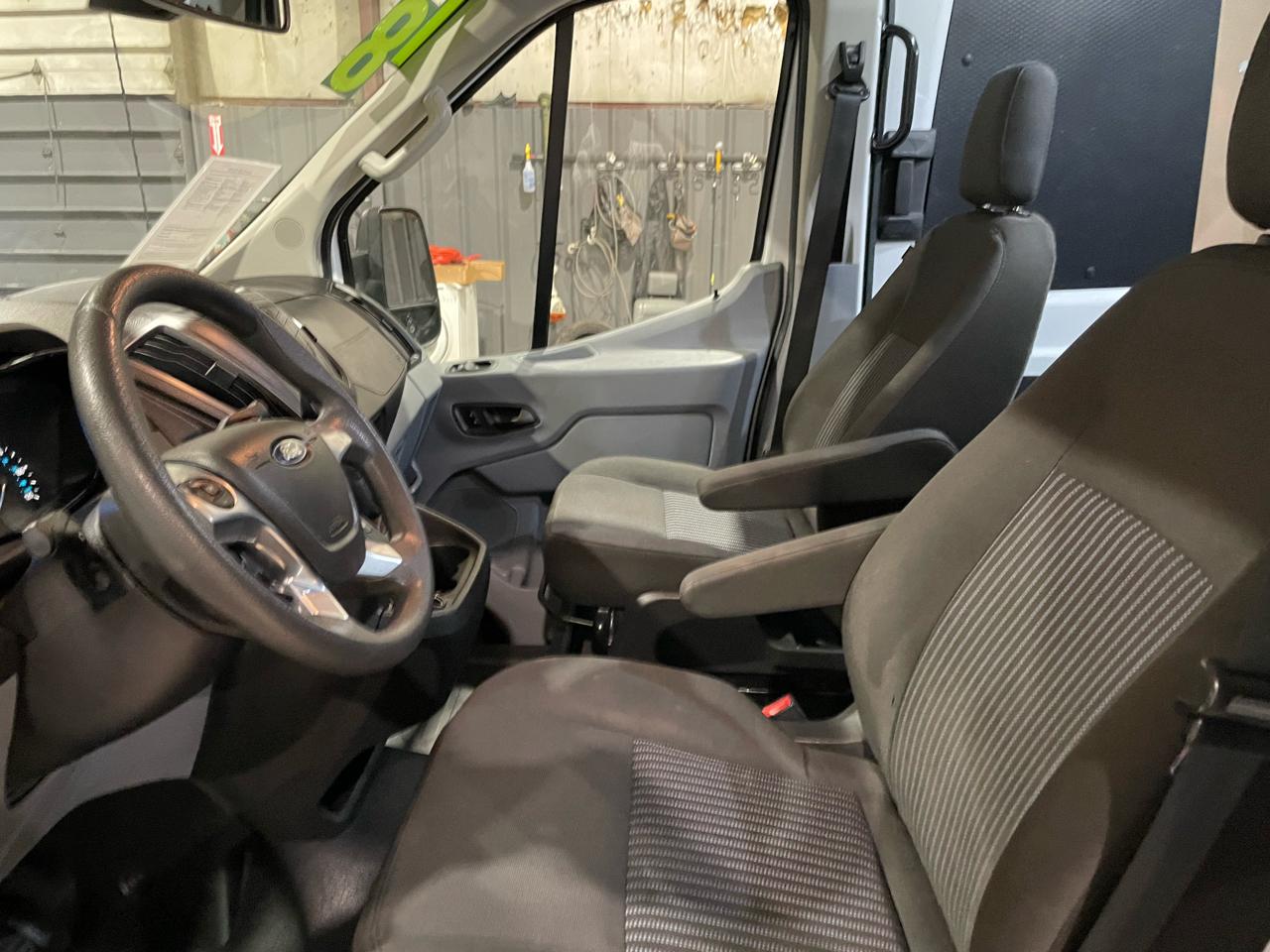 Ford Transit 250 Van Med. Roof w/Sliding Pass. 148-in. WB 2018