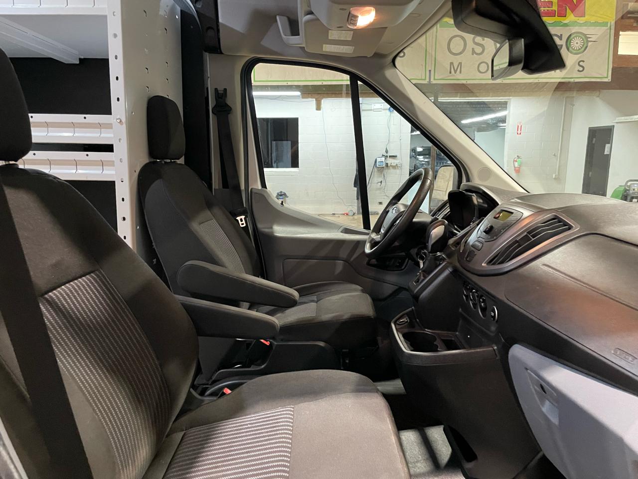 Ford Transit 250 Van Med. Roof w/Sliding Pass. 148-in. WB 2018