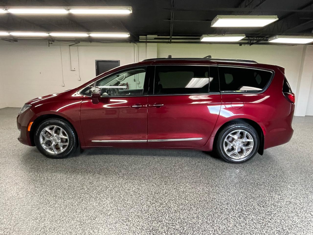 Chrysler Pacifica Limited 2017