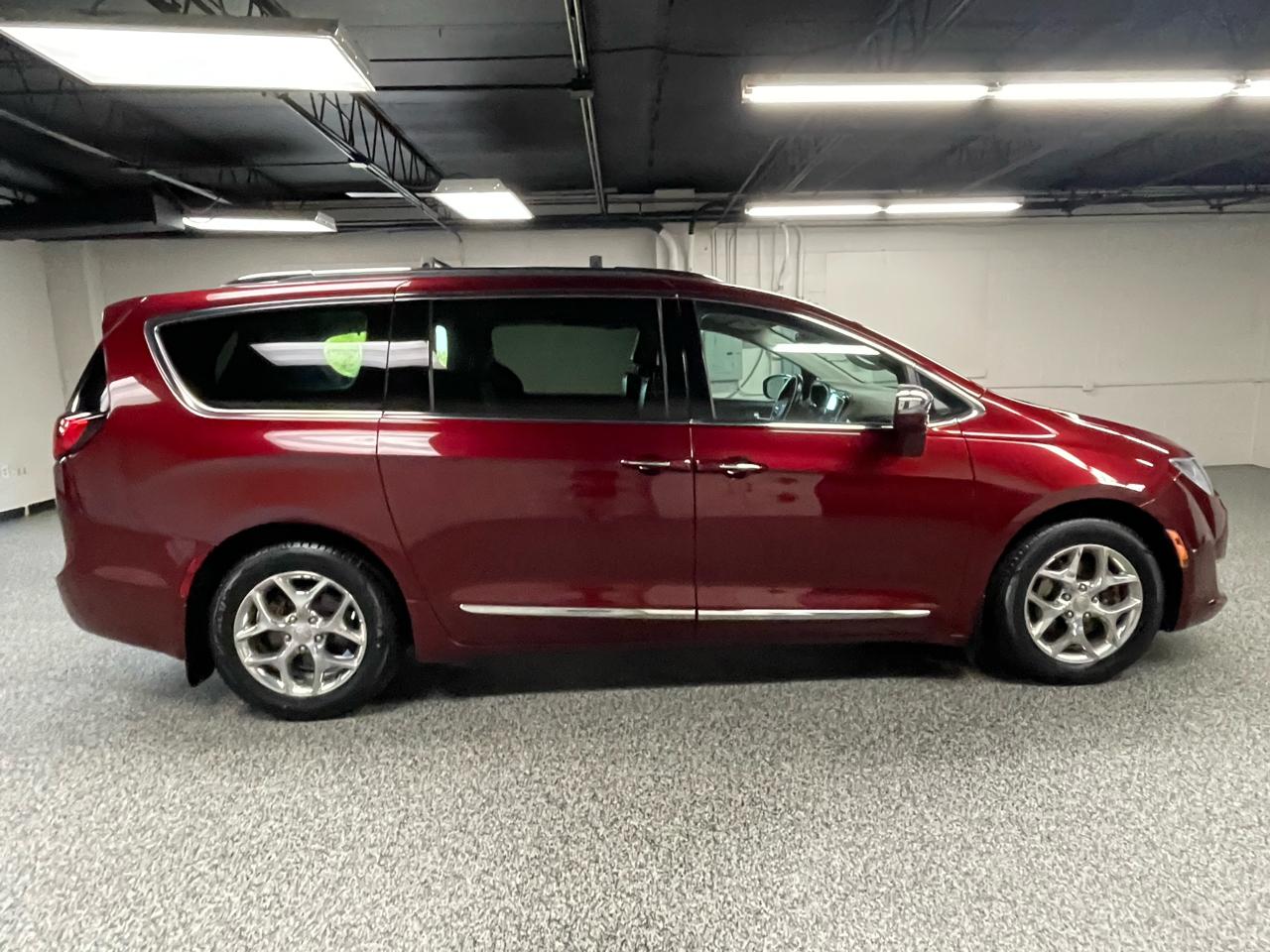 Chrysler Pacifica Limited 2017