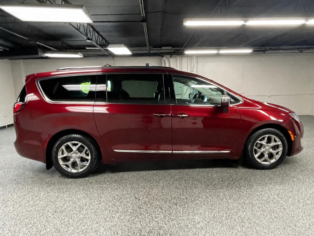 Chrysler Pacifica Limited 2017