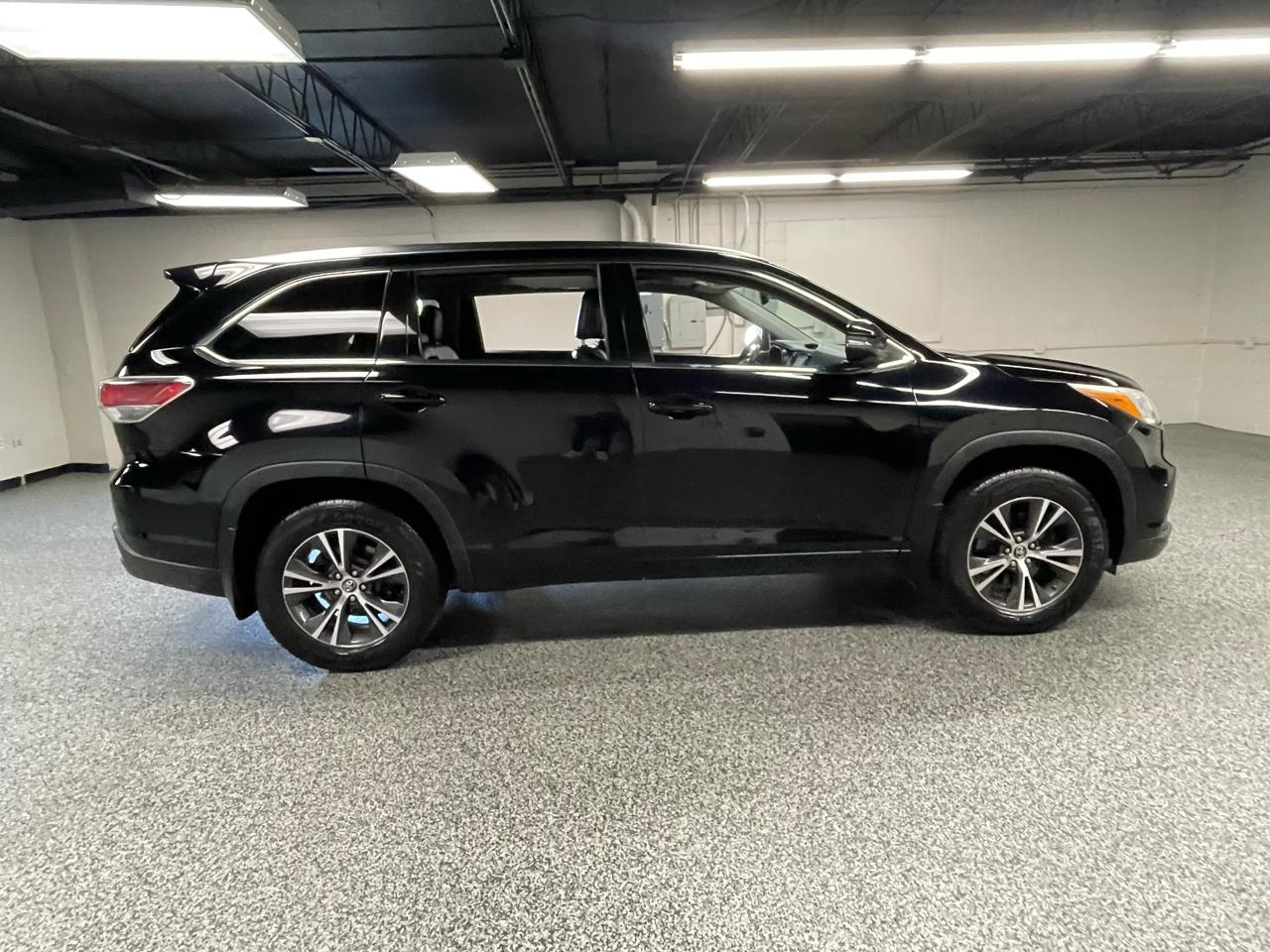 Toyota Highlander XLE AWD V6 2016