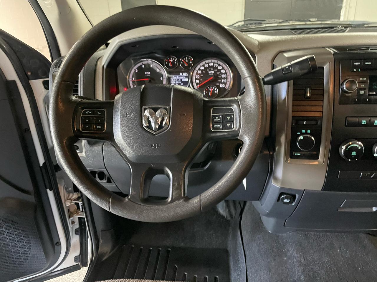 RAM 1500 Express 4x4 Crew Cab 5'7" Box 2012