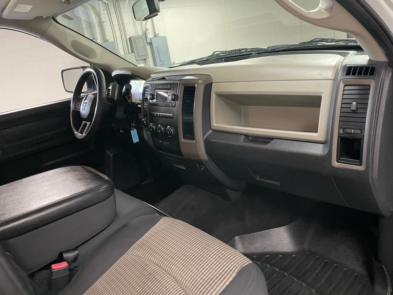RAM 1500 Express 4x4 Crew Cab 5'7" Box 2012