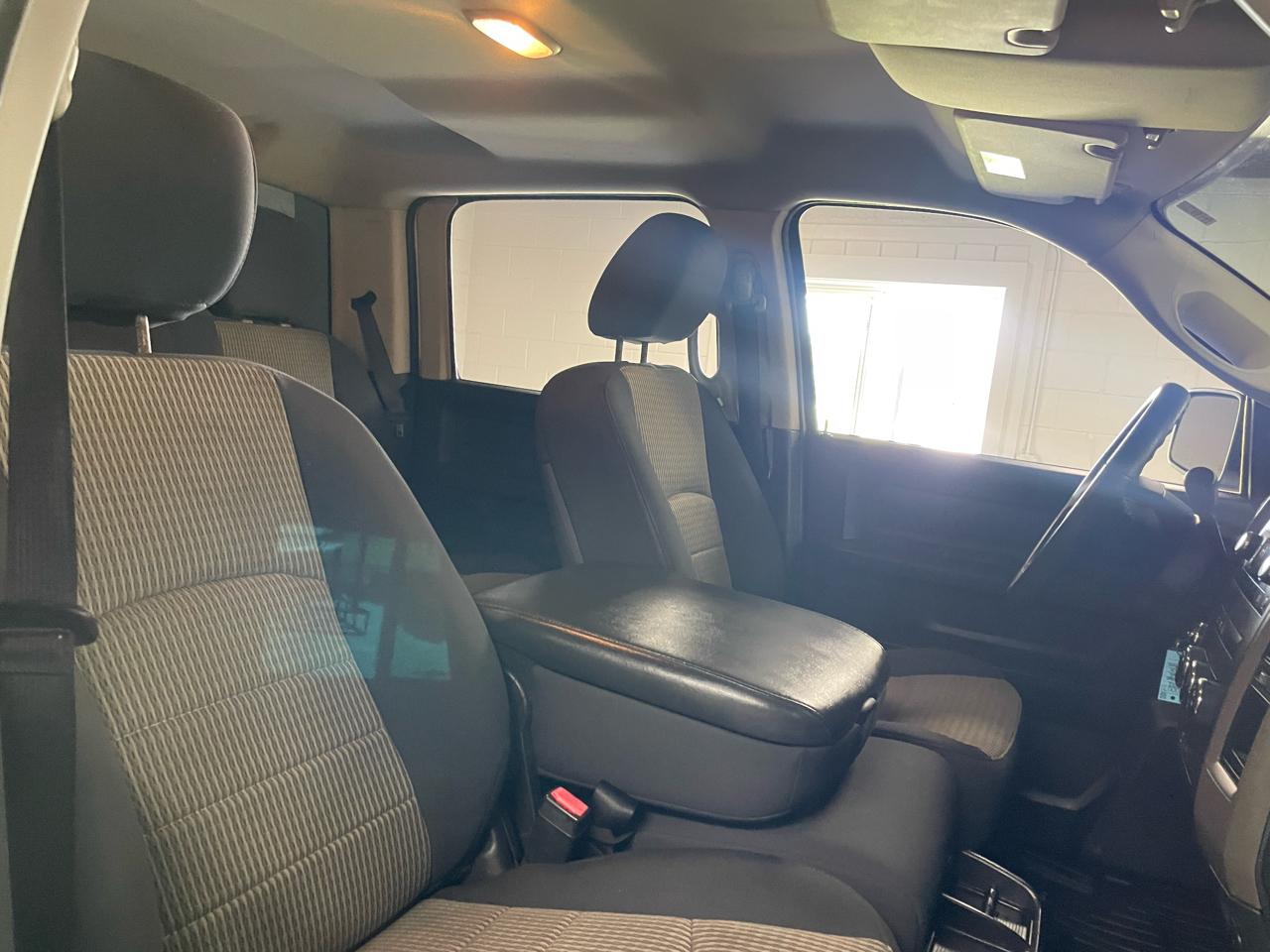 RAM 1500 Express 4x4 Crew Cab 5'7" Box 2012