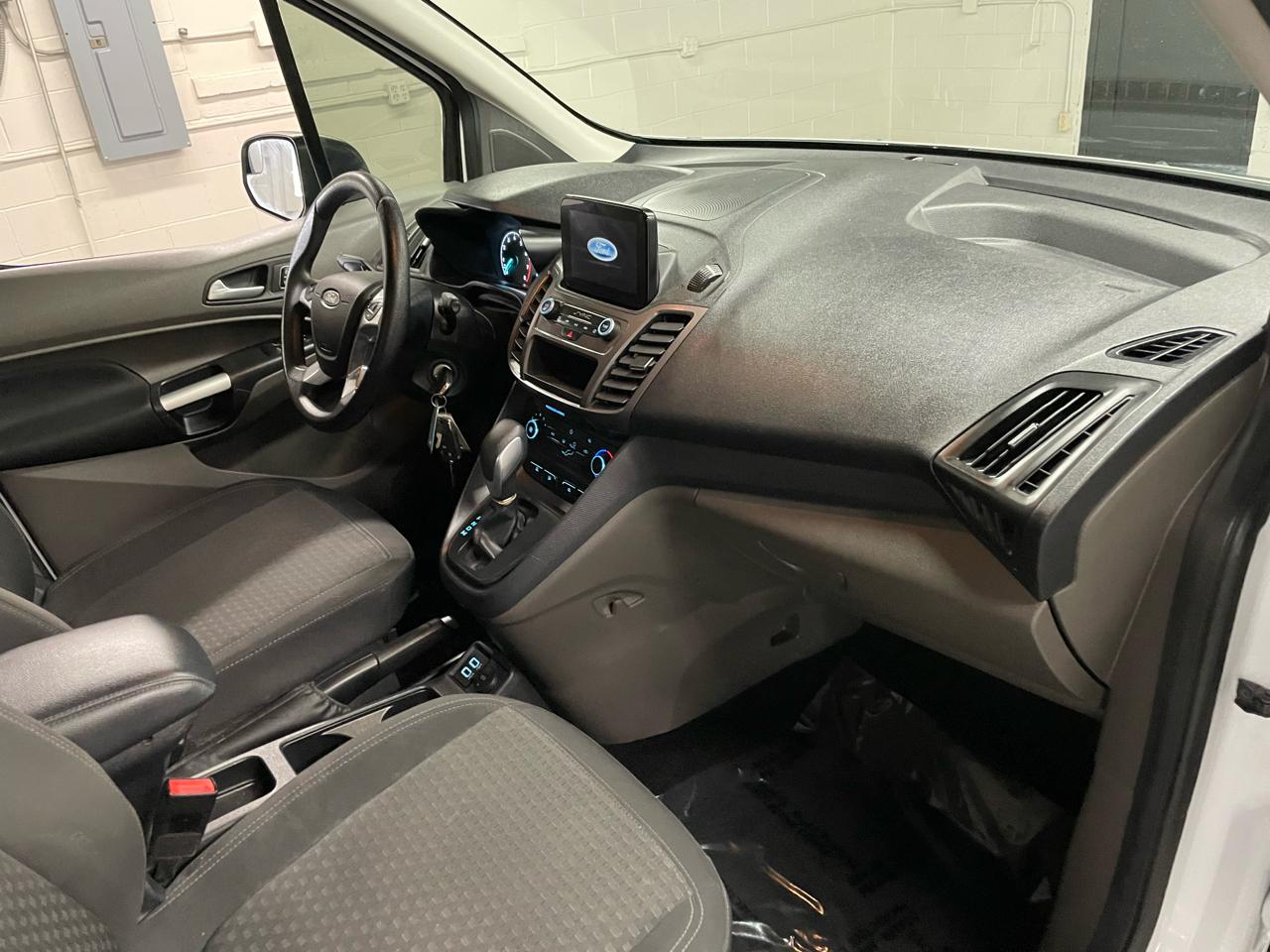 Ford Transit Connect Cargo Van XLT SWB 2022