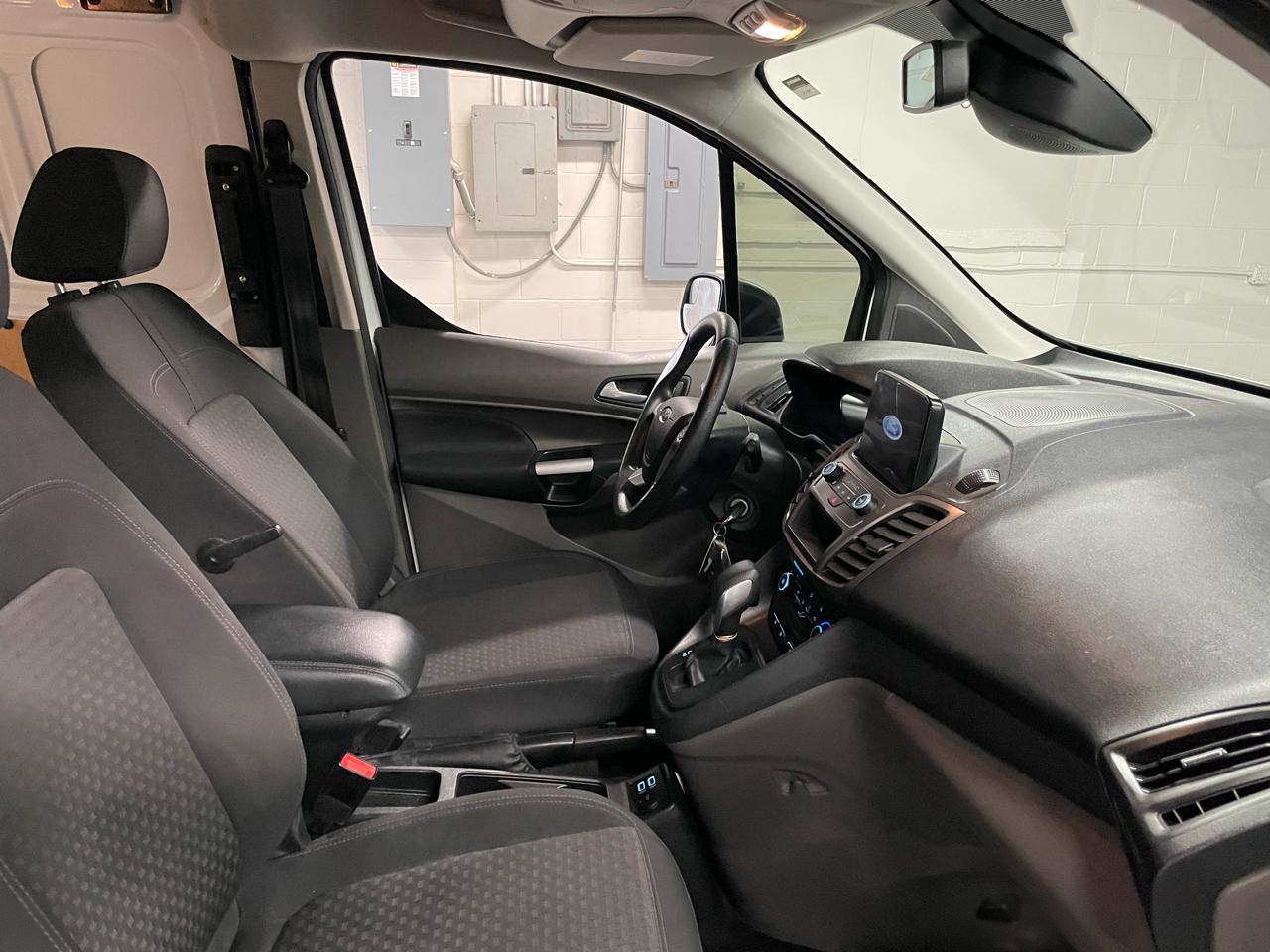Ford Transit Connect Cargo Van XLT SWB 2022