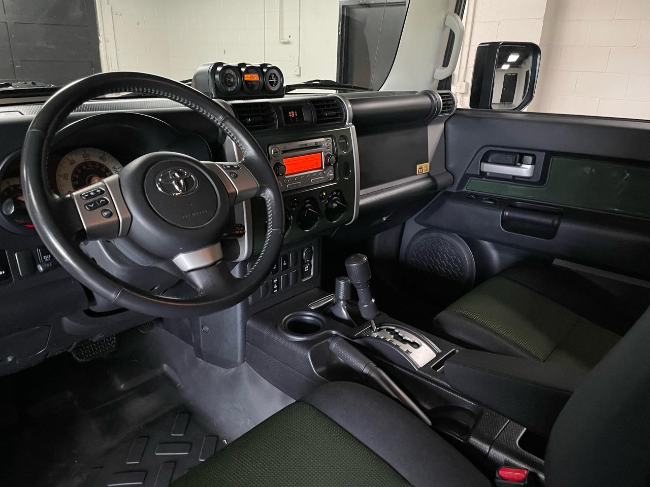 Toyota FJ Cruiser  2011