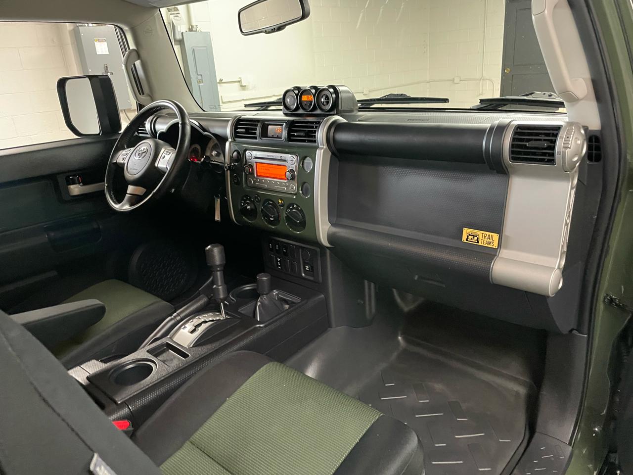 Toyota FJ Cruiser  2011