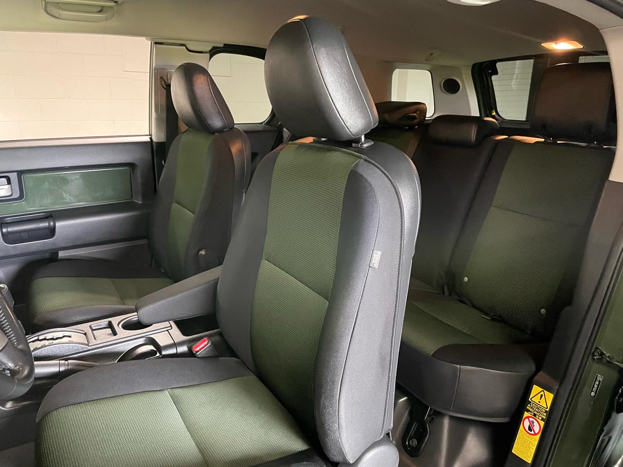 Toyota FJ Cruiser  2011