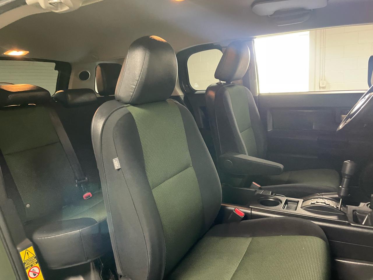 Toyota FJ Cruiser  2011