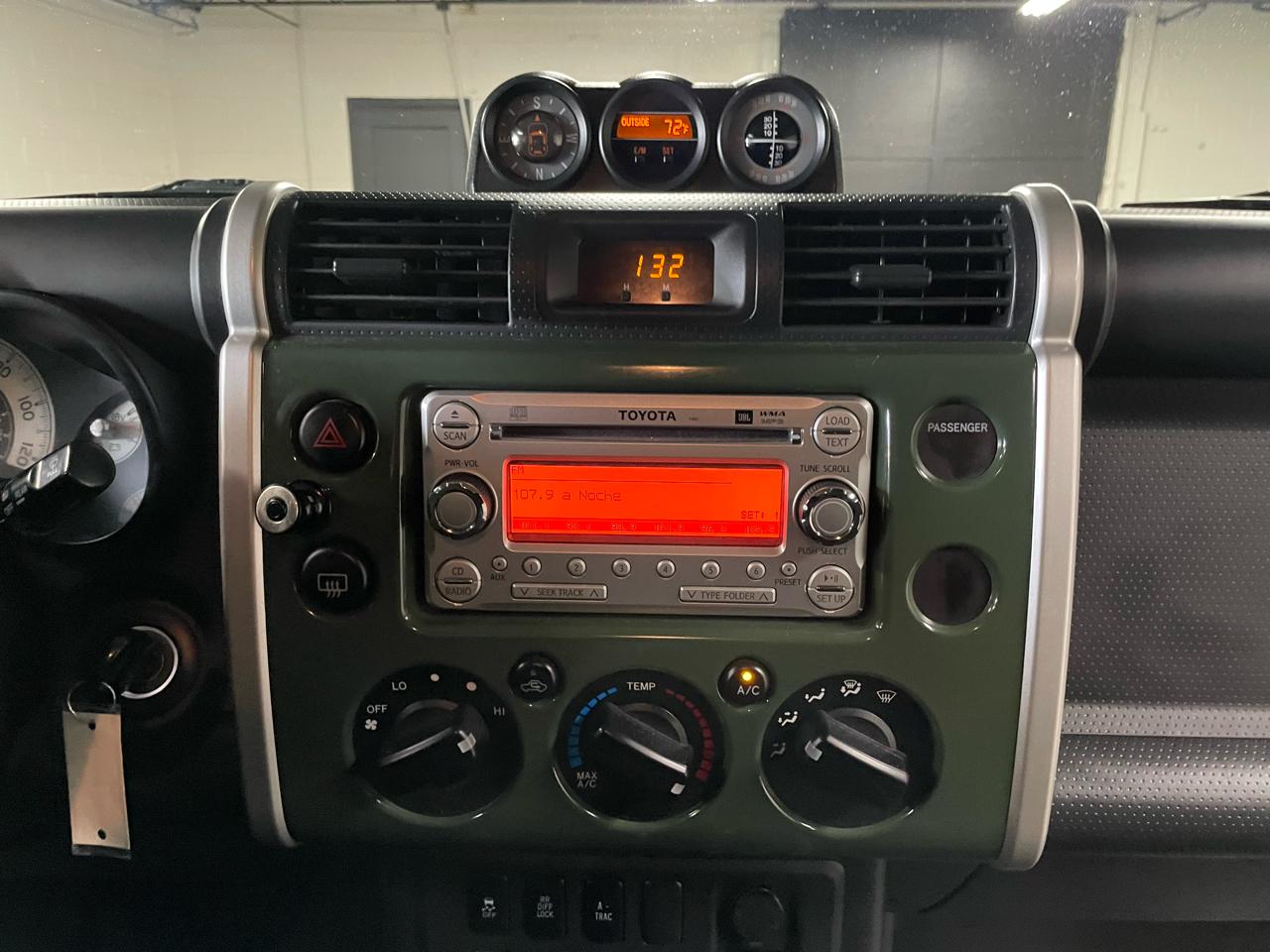 Toyota FJ Cruiser  2011