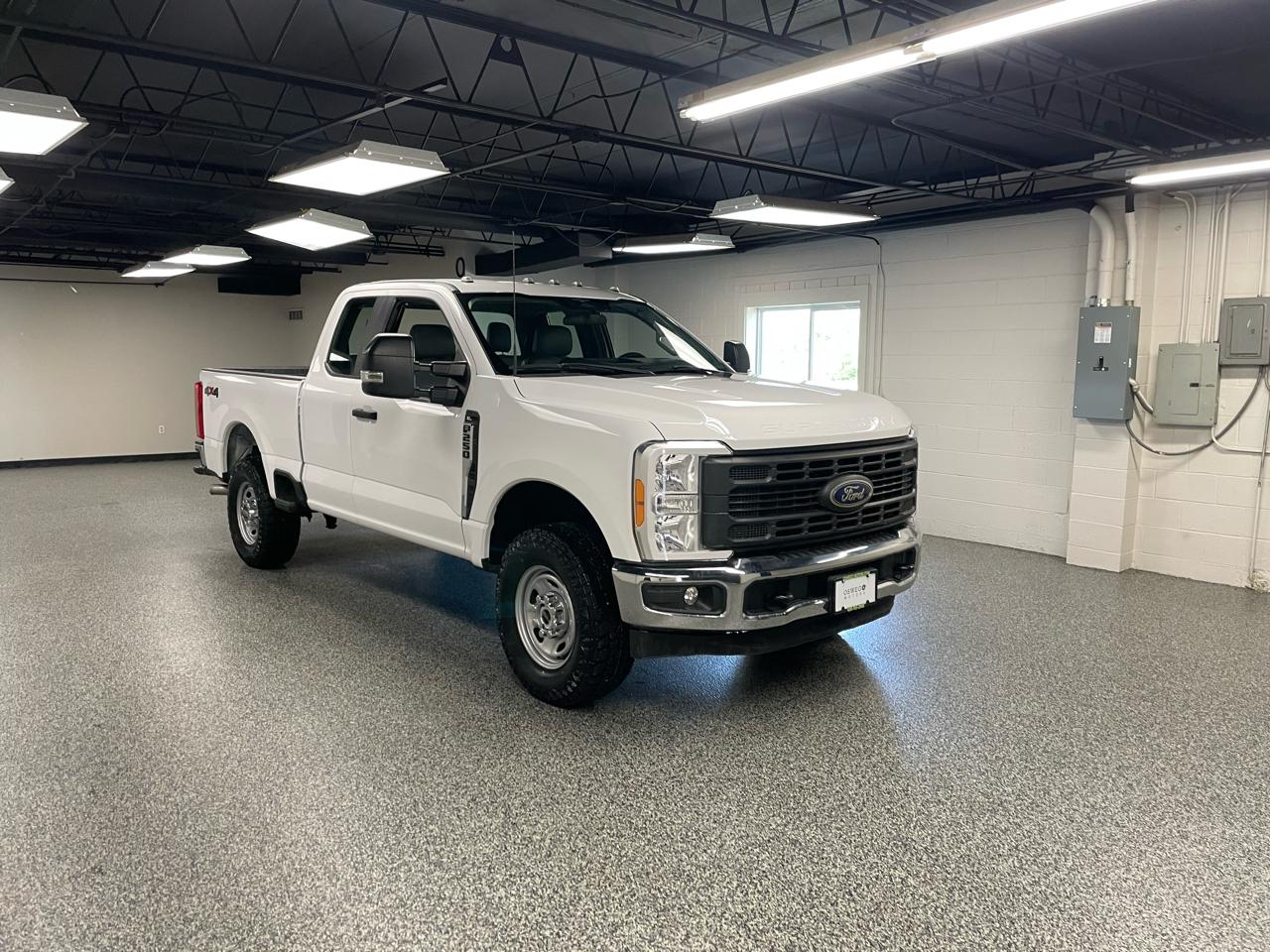 Ford F-250 SD XL SuperCab 4WD 2023